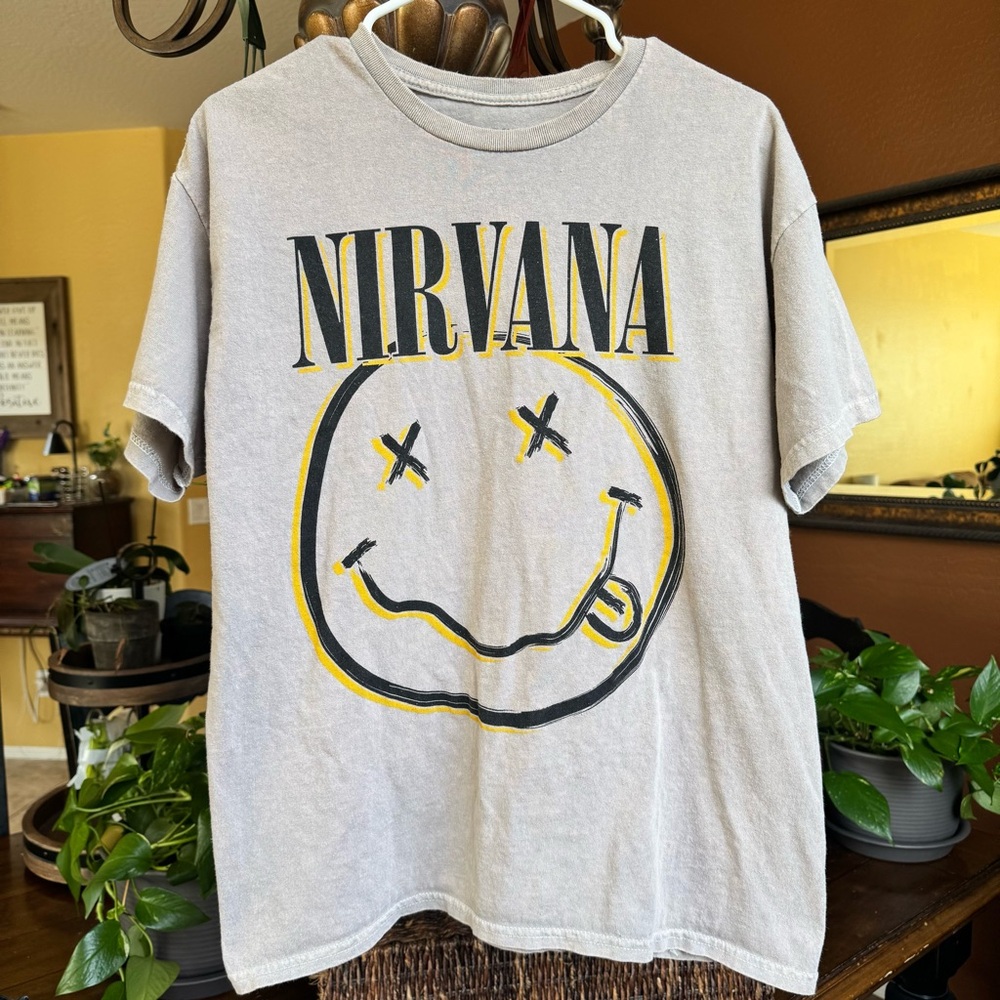 Nirvana Smiley Logo Graphic Print Tee 90’s Grunge Rock Tan Black/Yellow Unisex L